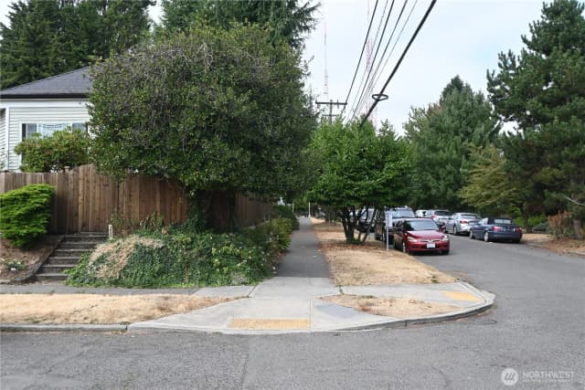 Property photo for 1535 24th Avenue, Seattle photo 2
