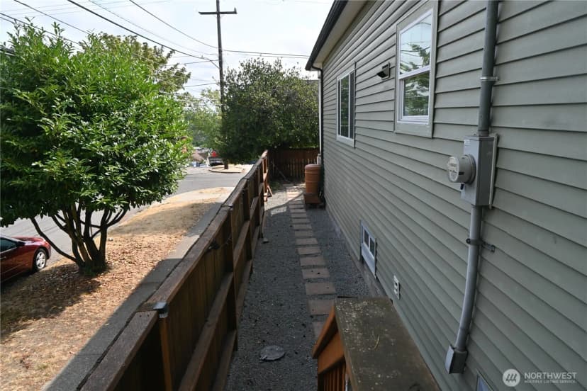 Property photo for 1535 24th Avenue, Seattle photo 10