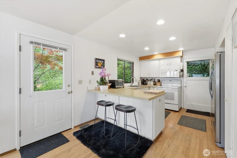 Property photo for 500 W Lake Sammamish Parkway Ne, Bellevue photo 12