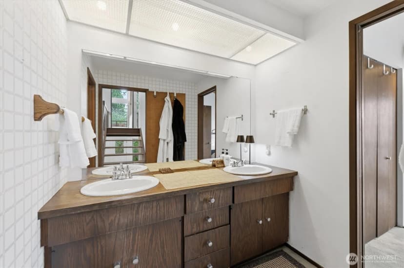 Property photo for 500 W Lake Sammamish Parkway Ne, Bellevue photo 14