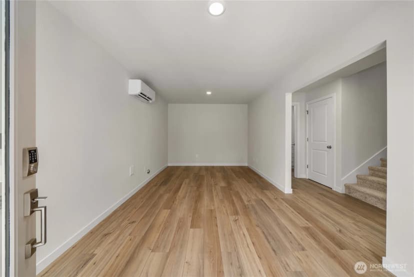 Property photo for 4261 Aberdeen Way Ne, Renton photo 7