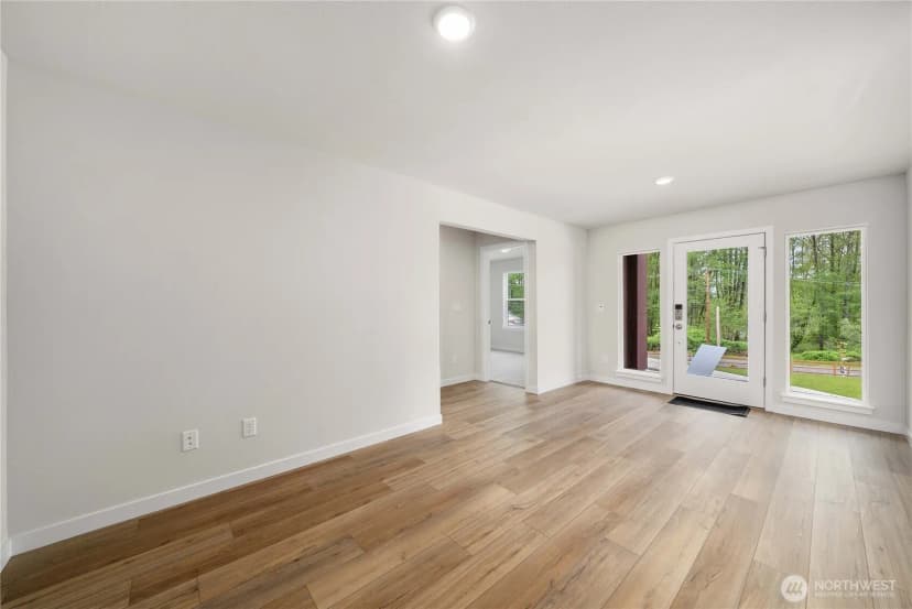 Property photo for 4261 Aberdeen Way Ne, Renton photo 8