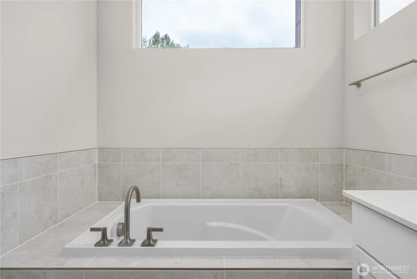 Property photo for 4261 Aberdeen Way Ne, Renton photo 32
