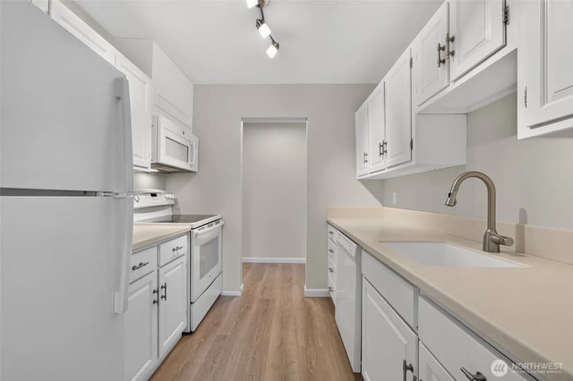 Property photo for 2858 32nd Avenue W #202, Seattle photo 4