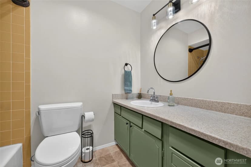Property photo for 2858 32nd Avenue W #202, Seattle photo 12