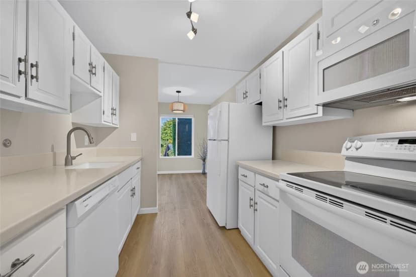 Property photo for 2858 32nd Avenue W #202, Seattle photo 5
