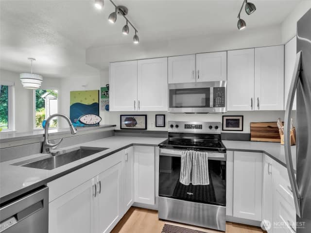 Property photo for 19404 Ne Bothell Way #b104, Bothell photo 2