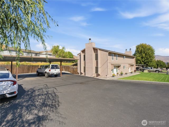 Property photo for 128 S Western Avenue #1, Wenatchee photo 2