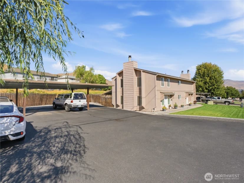 Property photo for 128 S Western Avenue #1, Wenatchee photo 2