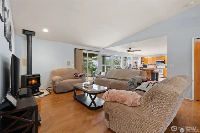 Property photo for 37399 Buck Rd N E, Hansville photo 5