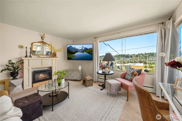 Property photo for 2822 14th Avenue W, Seattle photo 3