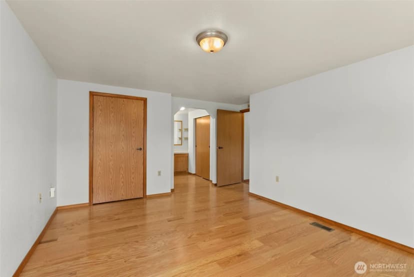 Property photo for 109 Longfellow Lane, Centralia photo 17