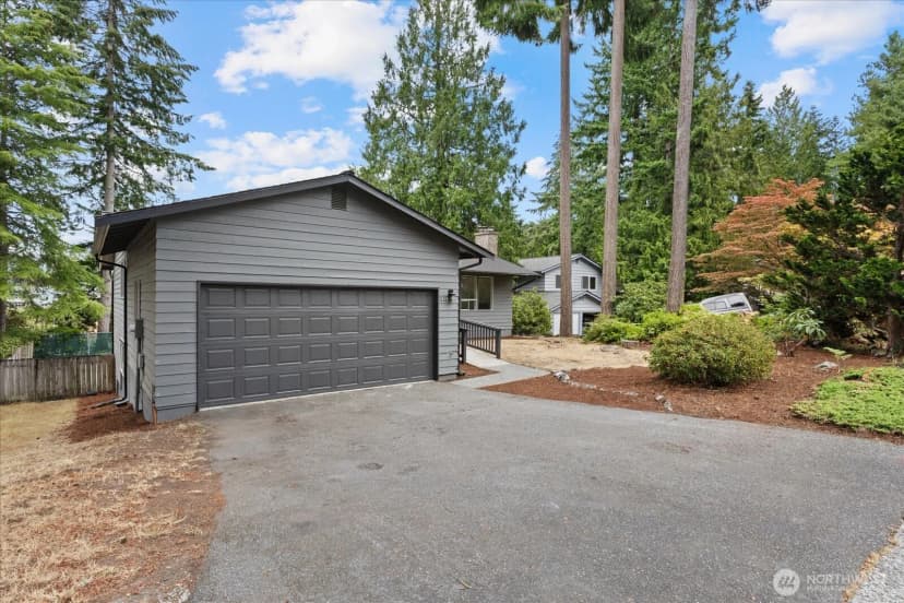 Property photo for 5819 172nd Place Sw, Lynnwood photo 2