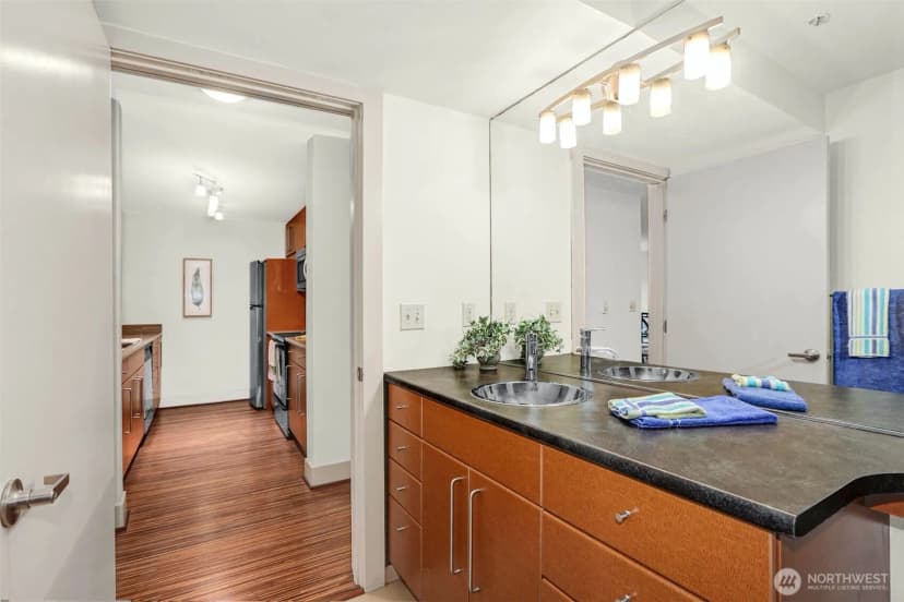 Property photo for 1550 Eastlake Avenue E #203, Seattle photo 17