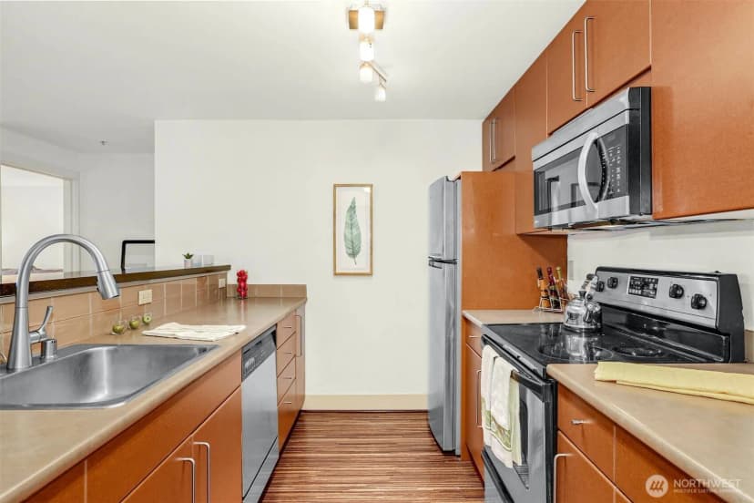 Property photo for 1550 Eastlake Avenue E #203, Seattle photo 19