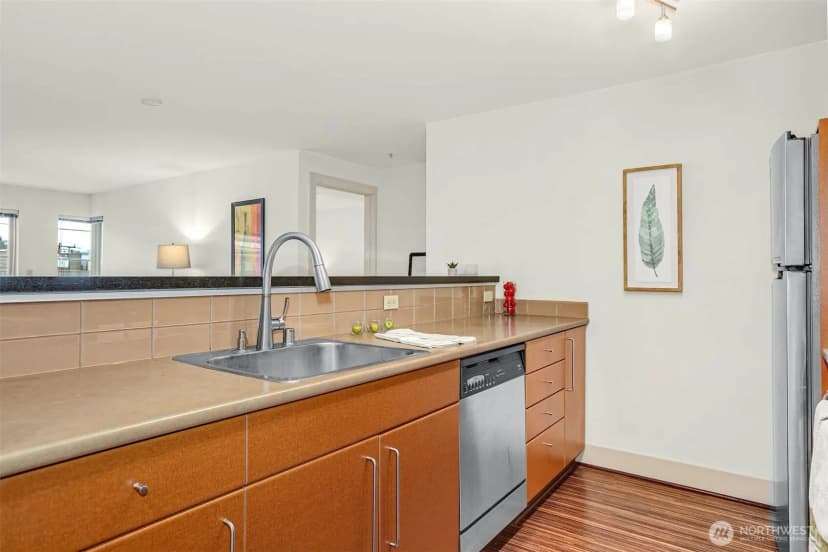 Property photo for 1550 Eastlake Avenue E #203, Seattle photo 20
