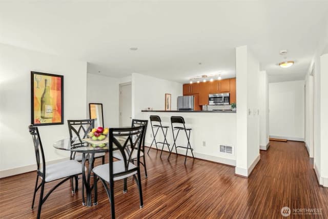 Property photo for 1550 Eastlake Avenue E #203, Seattle photo 2