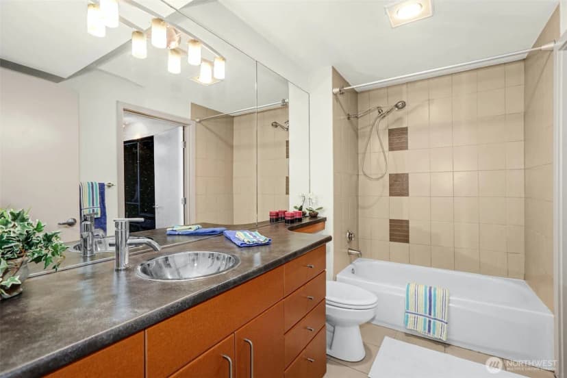 Property photo for 1550 Eastlake Avenue E #203, Seattle photo 27