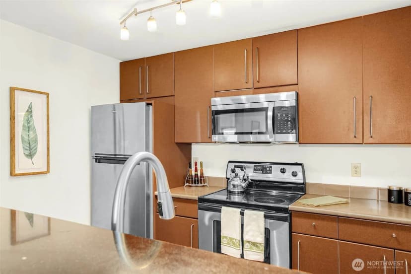 Property photo for 1550 Eastlake Avenue E #203, Seattle photo 18