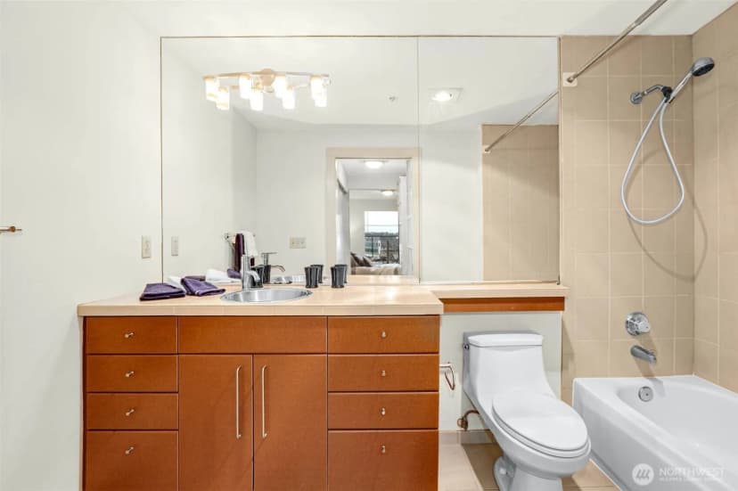 Property photo for 1550 Eastlake Avenue E #203, Seattle photo 10