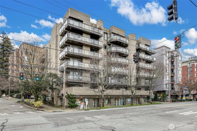 Property photo for 1550 Eastlake Avenue E #203, Seattle photo 5