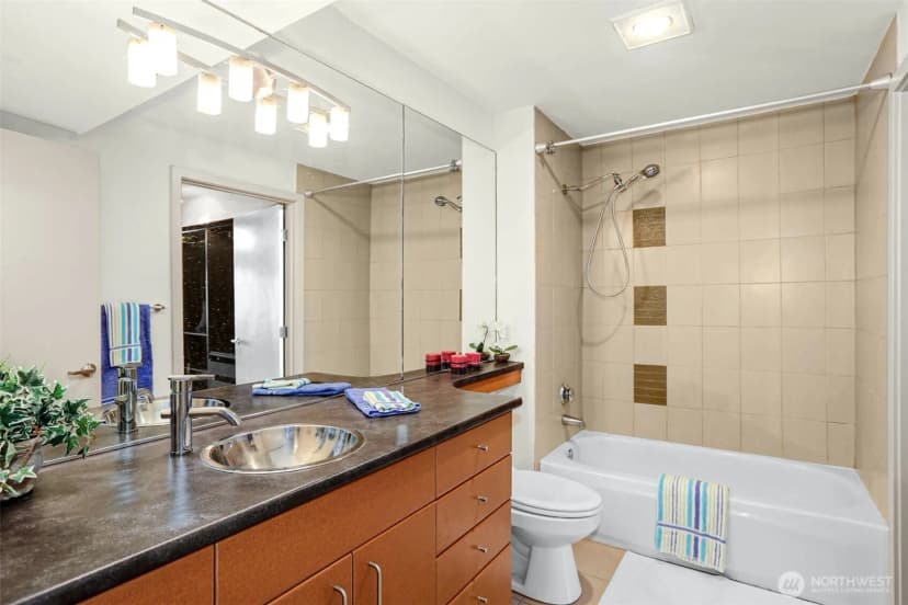 Property photo for 1550 Eastlake Avenue E #203, Seattle photo 15
