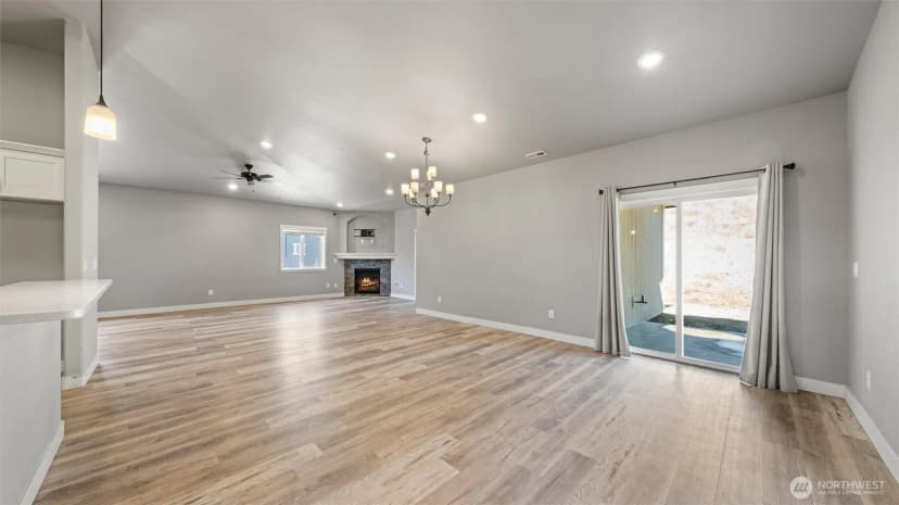 Property photo for 352 E Davis Street, Connell photo 9