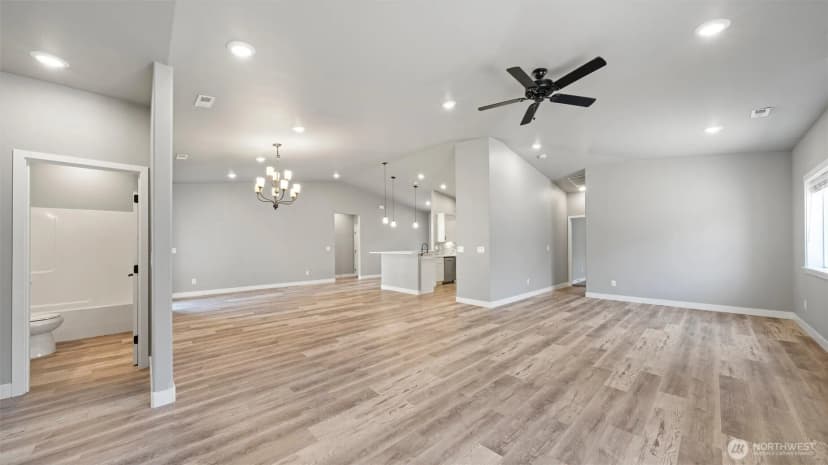 Property photo for 352 E Davis Street, Connell photo 17