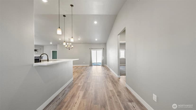 Property photo for 352 E Davis Street, Connell photo 2