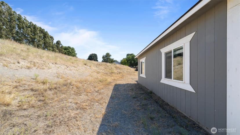 Property photo for 352 E Davis Street, Connell photo 31