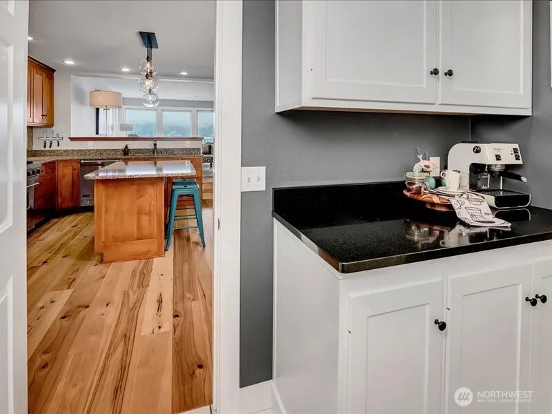 Property photo for 11262 Riviera Place Ne, Seattle photo 18