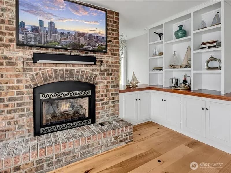 Property photo for 11262 Riviera Place Ne, Seattle photo 16