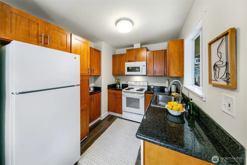 Property photo for 1520 Ne 147th Street, Shoreline photo 9