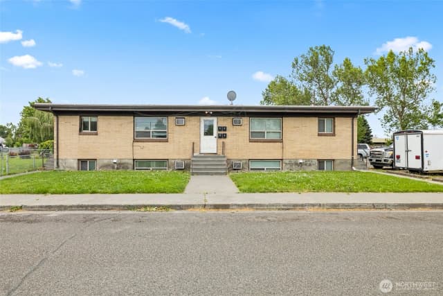 Property photo for 1304 W Hopkins Street, Pasco