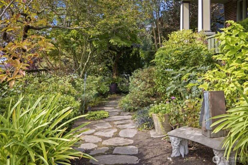 Property photo for 6545 Fauntleroy Way Sw, Seattle photo 3