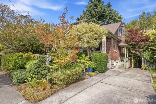 Property photo for 6545 Fauntleroy Way Sw, Seattle photo 2