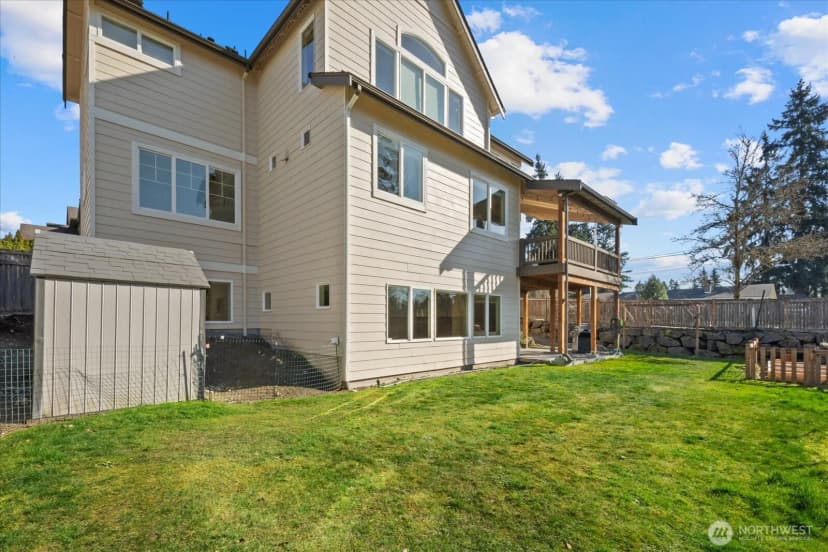 Property photo for 215 Ilwaco Place Se, Renton photo 32