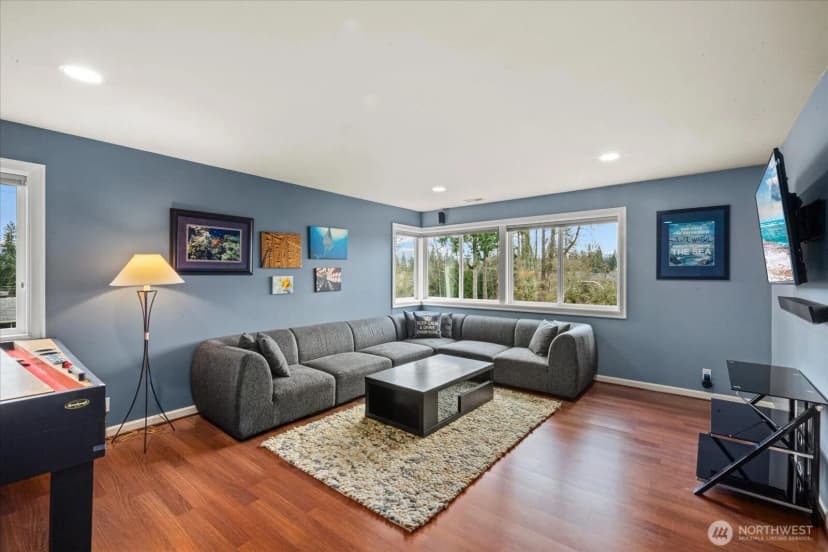 Property photo for 215 Ilwaco Place Se, Renton photo 21