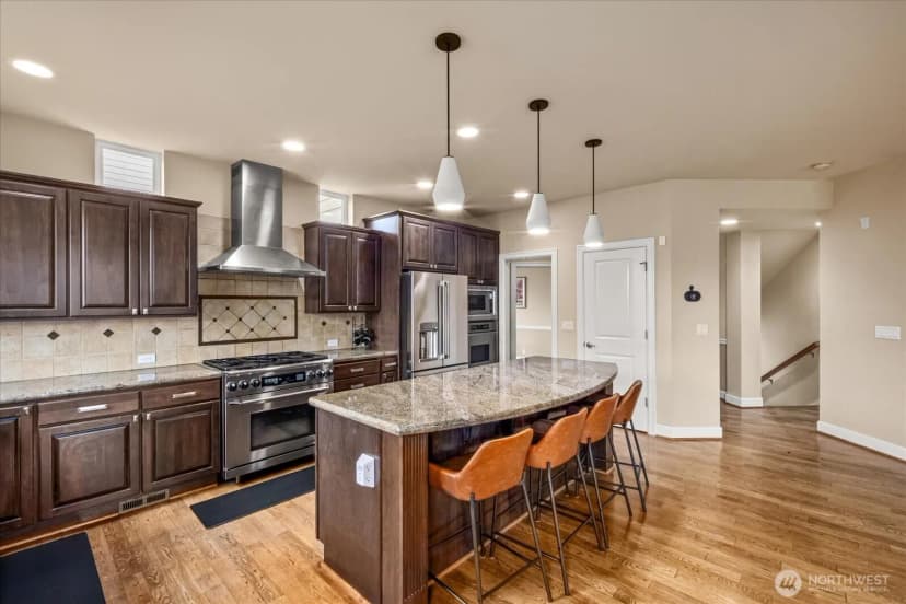Property photo for 215 Ilwaco Place Se, Renton photo 14