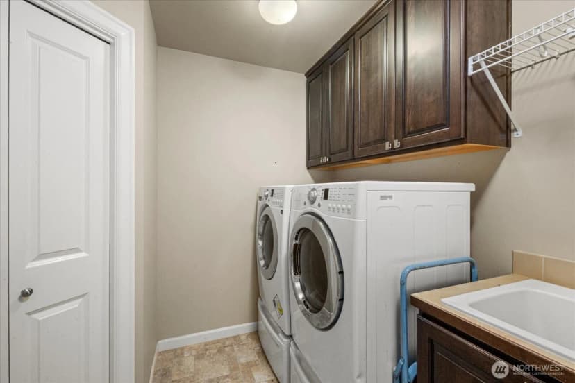 Property photo for 215 Ilwaco Place Se, Renton photo 22
