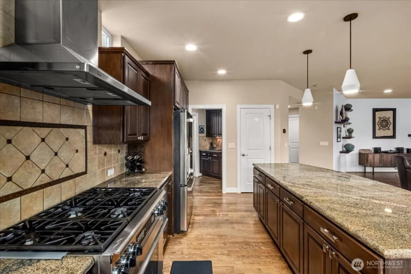 Property photo for 215 Ilwaco Place Se, Renton photo 16