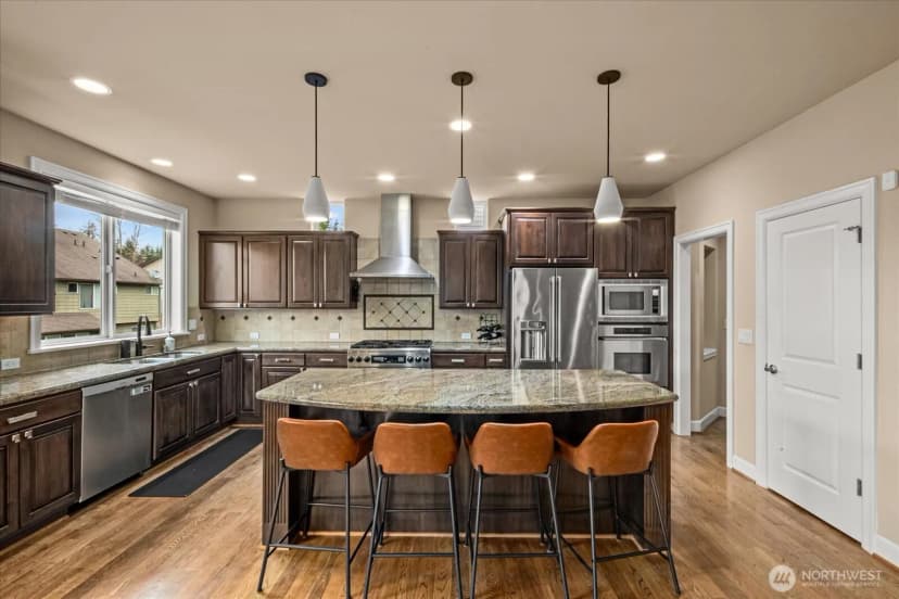 Property photo for 215 Ilwaco Place Se, Renton photo 15