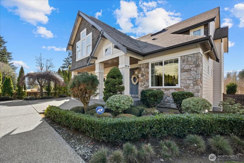 Property photo for 215 Ilwaco Place Se, Renton