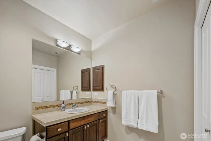 Property photo for 215 Ilwaco Place Se, Renton photo 34