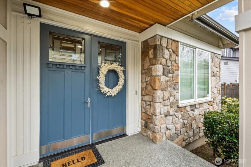 Property photo for 215 Ilwaco Place Se, Renton photo 3