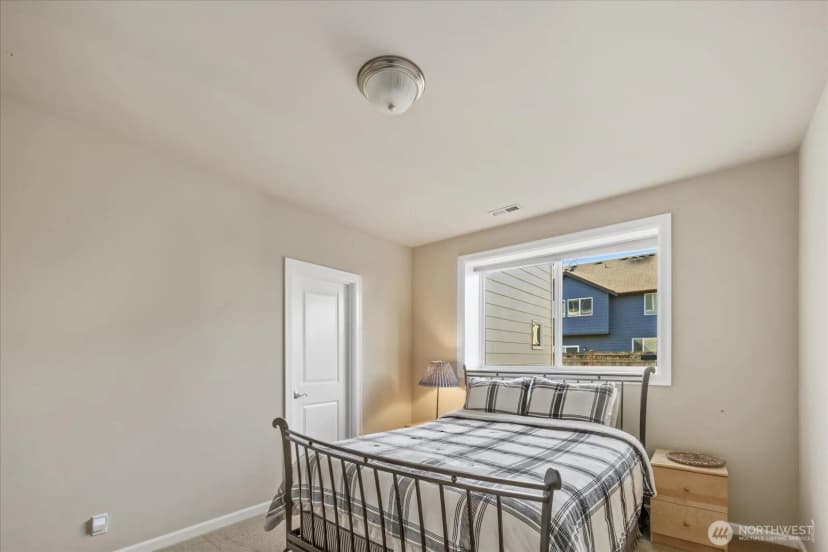 Property photo for 215 Ilwaco Place Se, Renton photo 33