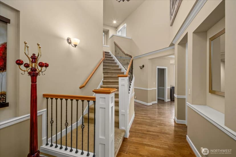 Property photo for 215 Ilwaco Place Se, Renton photo 6