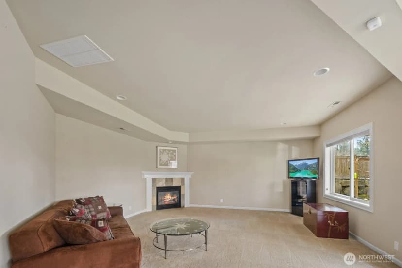 Property photo for 215 Ilwaco Place Se, Renton photo 37