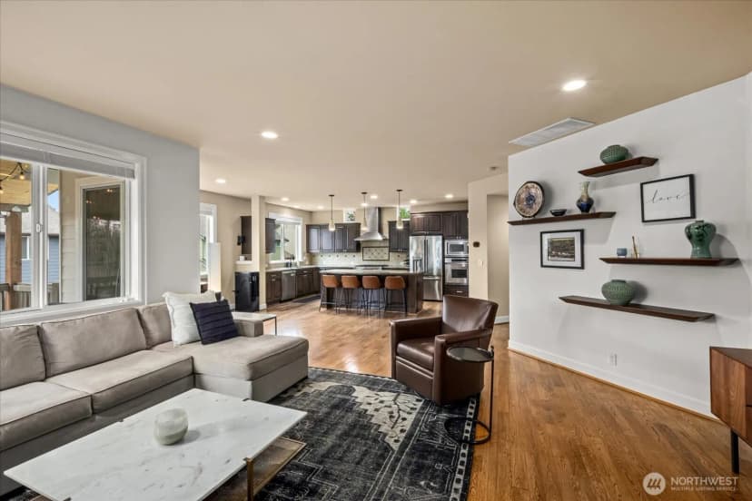 Property photo for 215 Ilwaco Place Se, Renton photo 11