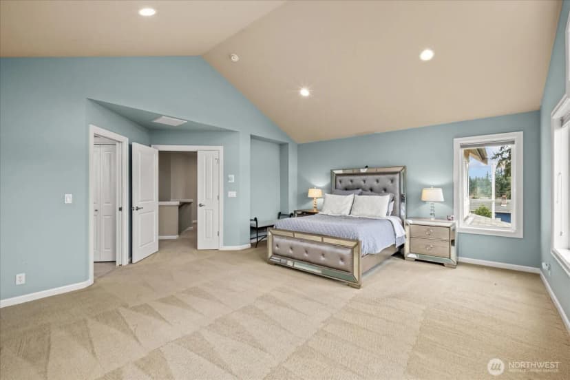 Property photo for 215 Ilwaco Place Se, Renton photo 19